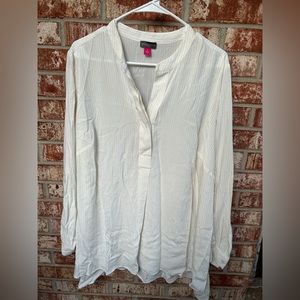 VINCE CAMUTO Cream and Golden Thread Y Cut Collar Neck Flowy Peasant Blouse